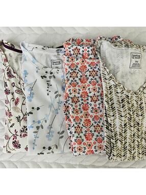 Women’s Lot of 4 Petite Medium Tops Assorted Colors and Styles See Photos
